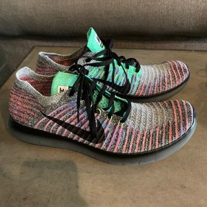 Men’s size 10 Nike Free RN Flyknit